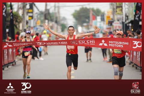 Chàng trai Cao Bằng vô địch giải chạy Mitsubishi Motors Vietnam Cu Chi City Trail 2024- Ảnh 2. Chàng trai Cao Bằng vô địch giải chạy Mitsubishi Motors Vietnam Cu Chi City Trail 2024- Ảnh 2.