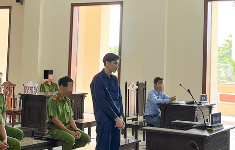 Tham ô hơn 577 triệu từ việc lén buôn bán thuốc tân dược của công ty- Ảnh 1. Bị cáo Lê Thanh Bằng tại tòa sơ thẩm - Ảnh: LAN NGỌC