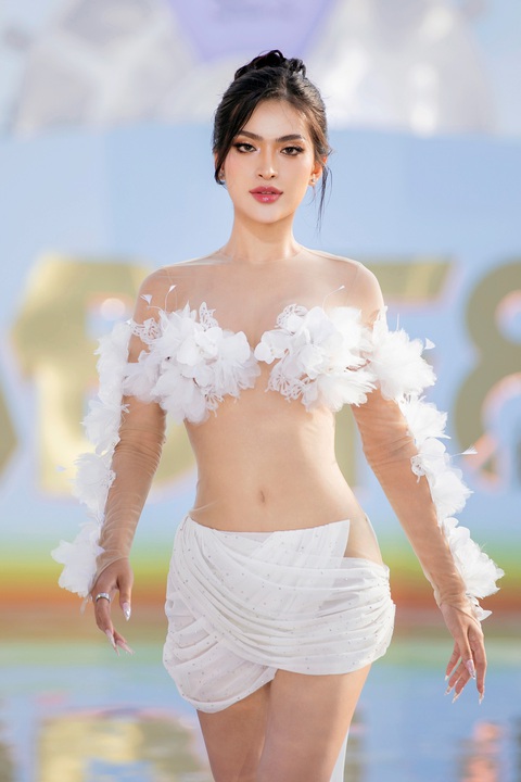 Võ Hoàng Yến bế bầu 8 tháng catwalk- Ảnh 8. Võ Hoàng Yến bế bầu 8 tháng catwalk- Ảnh 8.