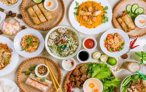 Món ăn Việt luôn được các chuyên trang ẩm thực nước ngoài đánh giá cao - Ảnh: VET Olympic Paris giới thiệu phở là tượng đài ẩm thực, cùng nem cuốn có trong thực đơn cho vận động viên- Ảnh 5.