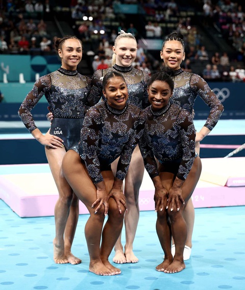 Đồng phục vận động viên thể dục dụng cụ Mỹ ở Olympic 2024 đắt nhất lịch sử- Ảnh 1. Đồng phục vận động viên thể dục dụng cụ Mỹ ở Olympic 2024 đắt nhất lịch sử- Ảnh 1.