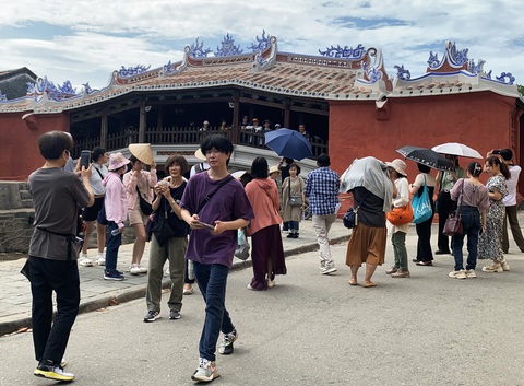 Chùa Cầu Hội An đã 'bớt trẻ', khách bắt đầu đổ về tham quan- Ảnh 1. Chùa Cầu Hội An đã 'bớt trẻ', khách bắt đầu đổ về tham quan- Ảnh 1.