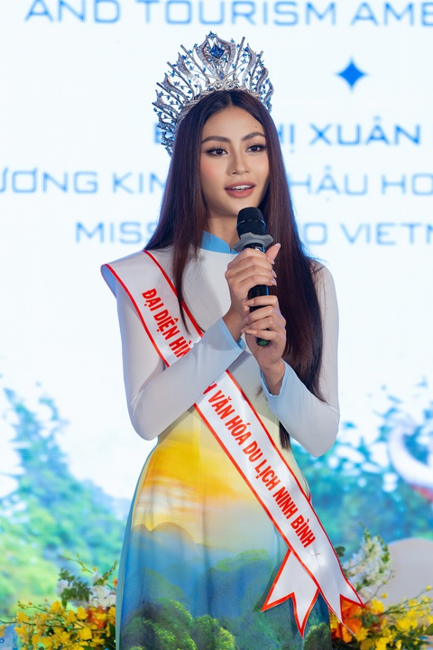 Hoa hậu Xuân Hạnh là đại diện hình ảnh văn hóa du lịch tỉnh Ninh Bình- Ảnh 1. Đương kim Hoa hậu Hoàn vũ Việt Nam - Bùi Thị Xuân Hạnh chính thức được trao sash và công bố trở thành đại diện hình ảnh văn hóa du lịch tỉnh Ninh Bình.
