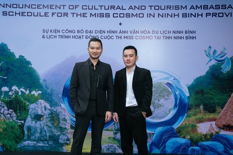 NTK Lê Thanh Hòa (bên phải) NTK Lê Thanh Hòa (phải)