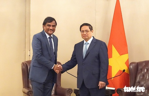 Tập đoàn sản xuất thuốc ung thư Ấn Độ muốn xây nhà máy, hỗ trợ người dân điều trị bệnh- Ảnh 1. Tập đoàn dược phẩm hàng đầu Ấn Độ đề nghị xây dựng công viên sản xuất dược phẩm quy mô 500ha tại Thanh Hóa - Ảnh: NGỌC AN