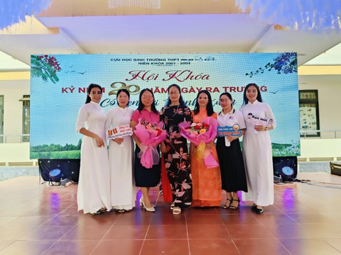 Đợi thành công mới đi họp lớp, hay năm nào cũng họp?- Ảnh 1. Đợi thành công mới đi họp lớp, hay năm nào cũng họp?- Ảnh 1.