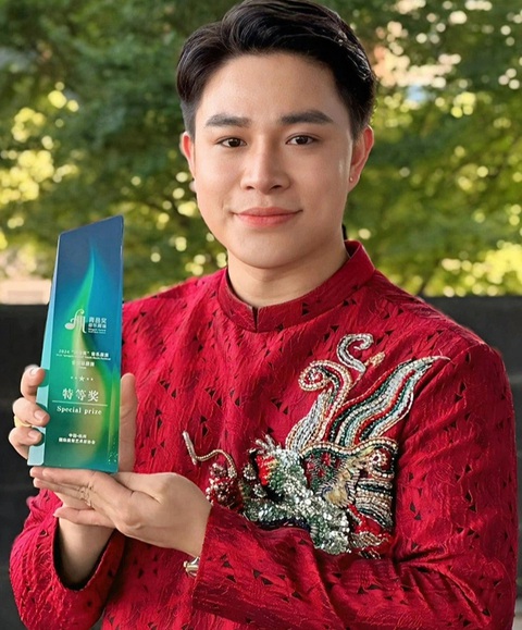 Trần Tùng Anh khoe giải thưởng vừa nhận được Tin tức giải trí 31-7: Glow của Spotify vinh danh Vũ Cát Tường- Ảnh 8.