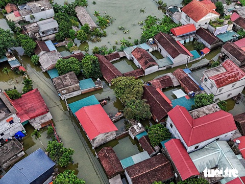 Về rốn lũ Chương Mỹ chứng kiến người Hà Nội ở nhà phao, đi thuyền trên phố- Ảnh 1. Về rốn lũ Chương Mỹ chứng kiến người Hà Nội ở nhà phao, đi thuyền trên phố- Ảnh 1.