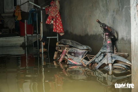 Về rốn lũ Chương Mỹ chứng kiến người Hà Nội ở nhà phao, đi thuyền trên phố- Ảnh 19. Về rốn lũ Chương Mỹ chứng kiến người Hà Nội ở nhà phao, đi thuyền trên phố- Ảnh 19.