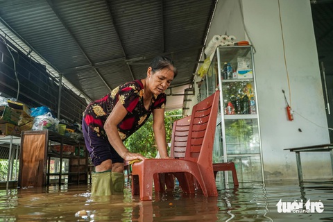 Về rốn lũ Chương Mỹ chứng kiến người Hà Nội ở nhà phao, đi thuyền trên phố- Ảnh 21. Về rốn lũ Chương Mỹ chứng kiến người Hà Nội ở nhà phao, đi thuyền trên phố- Ảnh 21.
