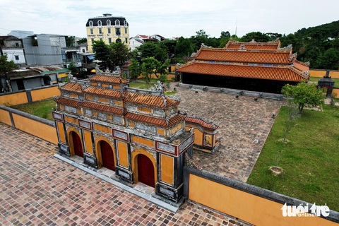 Cận cảnh nơi an nghỉ của vị vua triều Nguyễn chỉ ở ngôi 3 ngày- Ảnh 2. Cận cảnh nơi an nghỉ của vị vua triều Nguyễn chỉ ở ngôi 3 ngày- Ảnh 2.