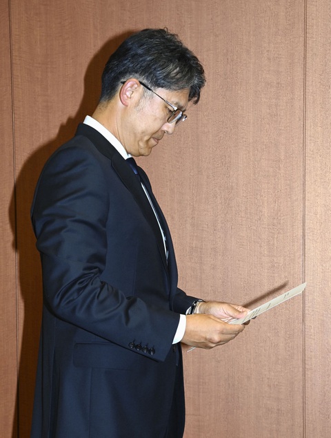 CEO Toyota Koji Sato nhận lệnh cải cách tại Bộ Giao thông Vận tải ở Tokyo vào ngày 31-7-2024 - Ảnh: Kyodo News CEO Toyota Koji Sato nhận lệnh cải cách tại Bộ Đất đai, Cơ sở hạ tầng, Giao thông và Du lịch ở Tokyo vào ngày 31-7-2024 - Ảnh: Kyodo News