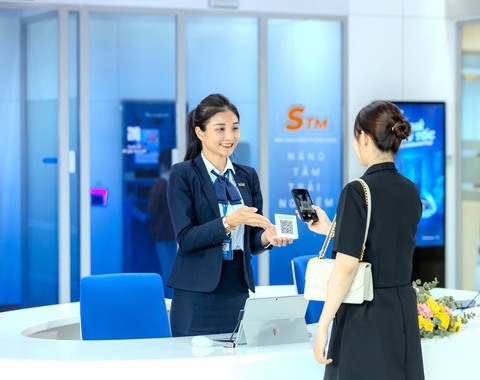 6 tháng đầu năm, Sacombank báo lãi 5.342 tỉ đồng- Ảnh 1. Sacombank đã đẩy mạnh ứng dụng công nghệ để gia tăng tiện ích và nâng cao trải nghiệm khách hàng - Ảnh: STB