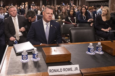 Quyền giám đốc Mật vụ Mỹ Ronald Rowe điều trần trước Thượng viện ngày 30-7 - Ảnh: AFP Vụ ông Trump bị bắn: Mật vụ Mỹ đổ lỗi cho cảnh sát địa phương- Ảnh 1.