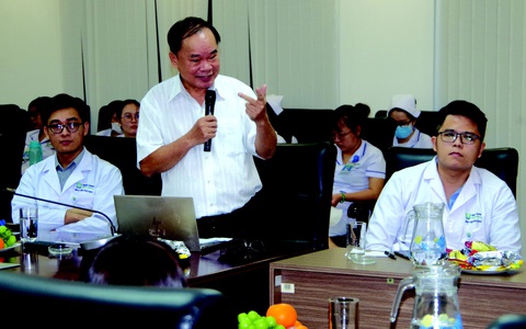 Bệnh viện Bình Định hợp tác cùng chuyên gia trong điều trị đột quỵ- Ảnh 3. Bệnh viện Bình Định hợp tác cùng chuyên gia trong điều trị đột quỵ- Ảnh 3.