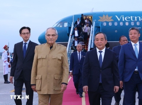 Tổng thống Timor-Leste bắt đầu chuyến thăm cấp nhà nước Việt Nam- Ảnh 2. Tổng thống José Ramos-Horta tại sân bay Nội Bài - Ảnh: TTXVN