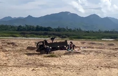 Nhiều doanh nghiệp 'quyết chiến' để trúng đấu giá mỏ cát giờ xin trả mỏ vì thuế tài nguyên- Ảnh 2. Nhiều doanh nghiệp 'quyết chiến' để trúng đấu giá mỏ cát giờ xin trả mỏ vì thuế tài nguyên- Ảnh 2.