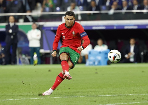Tương quan sức mạnh giữa Pháp với Bồ Đào Nha ở tứ kết Euro 2024- Ảnh 3. Ronaldo khát khao đi tìm bàn thắng đầu tiên tại Euro 2024 - Ảnh: REUTERS
