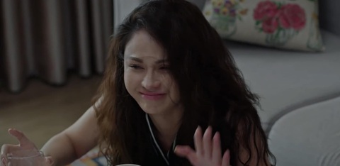 Lương Thu Trang đóng chính bị ghét bỗng được thương khi 'hắc hóa'- Ảnh 6. Lương Thu Trang khiến người xem nổi da gà khi diễn nét điên loạn, bất chấp thủ đoạn trong Trạm cứu hộ trái tim