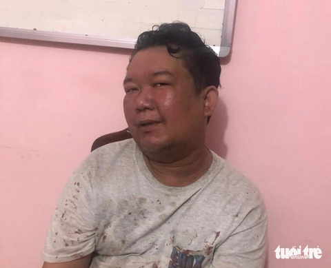 Người đàn ông đâm hai mẹ con chủ nhà trọ thương vong- Ảnh 1. Nghi phạm Trần Thanh Sang lúc bị bắt - Ảnh: CACC