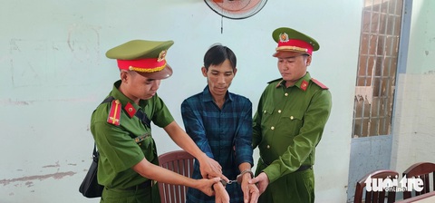 Bắt giam thêm đồng phạm liên quan đến vụ án bảo kê trên biển- Ảnh 1. Cơ quan điều tra Công an tỉnh Kiên Giang bắt thêm bị can Đặng Văn Thắm liên quan đến hoạt động bảo kê, phạm tội trên biển - Ảnh: VĂN VŨ