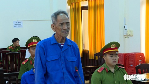 Dùng búa đập đầu hàng xóm, bị cáo 72 tuổi lãnh 6 năm tù- Ảnh 1. Tòa án nhân dân tỉnh Kiên Giang tuyên phạt bị cáo Danh Rương 6 năm tù về tội giết người - Ảnh: VĂN VŨ