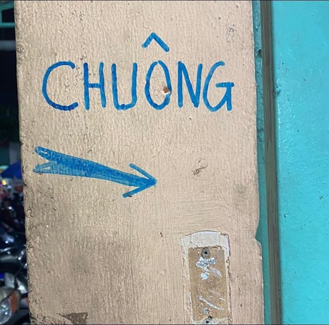 Ảnh vui 4-7: Khi căn nhà có cảm xúc- Ảnh 2. Thấy cái chuông không?! Đó, chỗ đó!!!