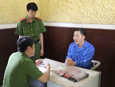 Ông Nguyễn Thanh Sỹ tại cơ quan điều tra khai nhận về hành vi làm cà phê giả - Ảnh: M.Q. Ông Nguyễn Thanh Sỹ tại cơ quan điều tra - Ảnh: M.Q.