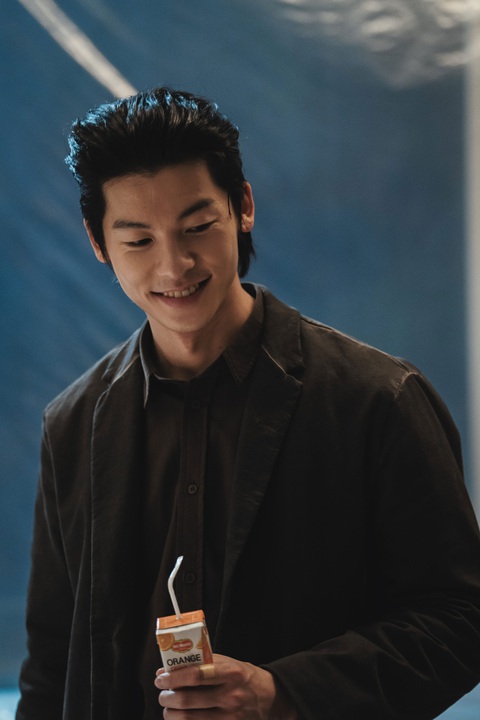 'Chúa hề' Lee Kwang Soo 'hắc hóa' trong No way out: The roulette- Ảnh 4. Hứa Quang Hán