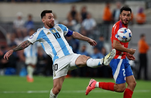 Argentina hồi hộp chờ Messi trước trận tứ kết Copa America 2024- Ảnh 1. Tuyển Argentina đang chờ đợi tin vui từ Lionel Messi - Ảnh: Reuters