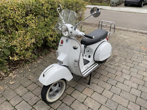 Biến Vespa thành xe máy điện, chủ xe vui vì được 'gãi ngứa'- Ảnh 2. Chiếc xe Vespa ban đầu - Ảnh: Doug Kingham/The Autopian