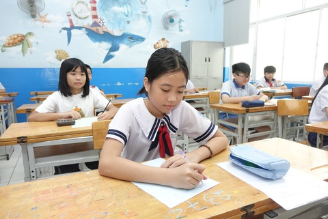 Vì sao điểm chuẩn vào lớp 6 Trường Trần Đại Nghĩa tăng liên tục?- Ảnh 1. Thí sinh làm bài khảo sát vào lớp 6 Trường THCS - THPT Trần Đại Nghĩa - Ảnh: NHƯ HÙNG