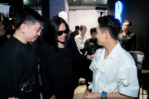 Rapper Wowy xuất hiện với 'giao diện' hiền queo, tóc dài khác lạ- Ảnh 2. Rapper Wowy xuất hiện với 'giao diện' hiền queo, tóc dài khác lạ- Ảnh 2.