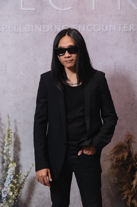Rapper Wowy xuất hiện với 'giao diện' hiền queo, tóc dài khác lạ- Ảnh 1. Wowy lộ diện với mái tóc dài ngang vai, thẳng mượt và thần thái tươi tắn