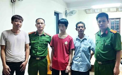 Công an giúp công dân đi lang thang nhiều tháng về đoàn tụ với gia đình- Ảnh 2. Anh N. được gia đình vào Hà Tĩnh đón về đoàn tụ - Ảnh: H.A.