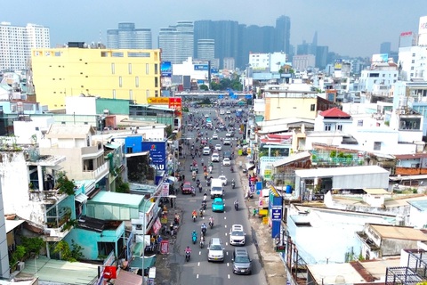 Đề xuất làm đường trên cao trên quốc lộ 13 qua Đinh Bộ Lĩnh, Xô Viết Nghệ Tĩnh- Ảnh 6. Đường Xô Viết Nghệ Tĩnh, quận Bình Thạnh nhìn từ trên cao - Ảnh: TIẾN QUỐC