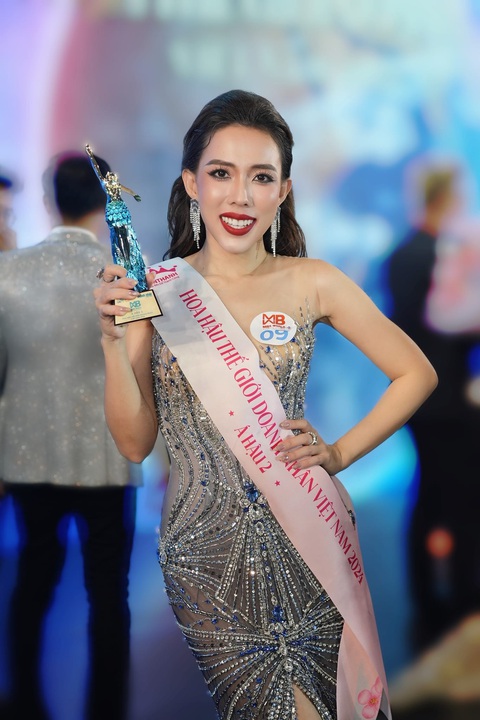 Nữ đạo diễn 'triệu view' Vivian Nguyên gây bất ngờ với danh hiệu Á hậu- Ảnh 1. Á hậu Hoa hậu thế giới doanh nhân Việt Nam - Miss World Business Vietnam 2024 gọi tên Vivian Nguyên.