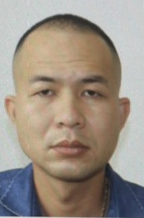 Một nghi phạm trong vụ bắn cô gái 22 tuổi ra đầu thú- Ảnh 2. Nghi phạm Đinh Xuân Sáng đang bỏ trốn - Ảnh: Công an Hà Nội