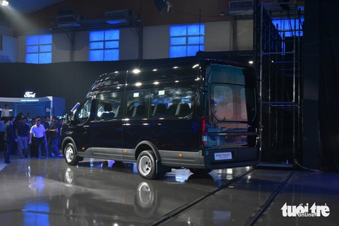 Ford Transit 2024 ra mắt Việt Nam: Giá từ 905 triệu, rộng rãi hơn, nhiều công nghệ lần đầu có- Ảnh 4. Ford Transit 2024 ra mắt Việt Nam: Giá từ 905 triệu, rộng rãi hơn, nhiều công nghệ lần đầu có- Ảnh 4.