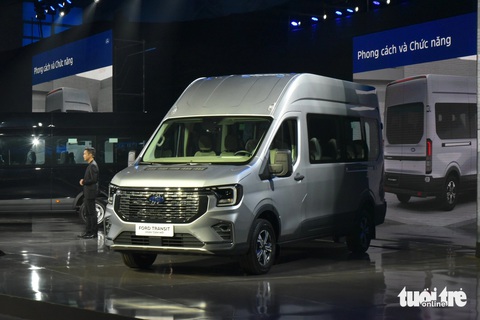 Ford Transit 2024 ra mắt Việt Nam: Giá từ 905 triệu, rộng rãi hơn, nhiều công nghệ lần đầu có- Ảnh 5. Chưa hết, mẫu xe này còn được thử nghiệm theo tiêu chuẩn độ bền toàn cầu của Ford, bao gồm khả năng kiểm soát lái, đảm bảo chuyển làn an toàn trên đường cao tốc khi chở tải tối đa, cùng hơn 2 triệu km thử nghiệm bền bỉ trên nhiều cung đường trong các môi trường khắc nghiệt khác nhau, bao gồm cả Việt Nam.