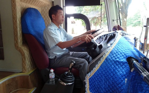 Tài xế xe buýt: 'Một lần vô cảm, nhân viên đã dạy cho tôi bài học về tình người'- Ảnh 1. Theo tác giả, gần nửa đời lái đủ các loại xe, nhưng khoảng thời gian hơn 5 năm lái xe buýt đã để lại cho anh nhiều kỷ niệm đẹp - Ảnh: NVCC