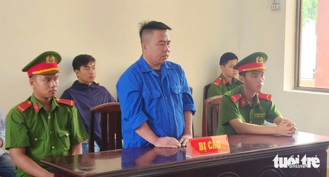 Ghen tuông, chồng đâm 'vợ hờ' nhiều nhát rồi tự tử- Ảnh 1. Bị cáo Đặng Văn Ngon bị tuyên phạt tù chung thân về tội giết người - Ảnh: VĂN VŨ