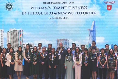 Việt Nam trong ‘cuộc đua’ AI: Để đi được đường dài- Ảnh 2. Các diễn giả tham gia thảo luận sáng 5-7 tại Diễn đàn lãnh đạo cấp cao Shidler Global Summit năm 2024 - Ảnh: MINH TÂN