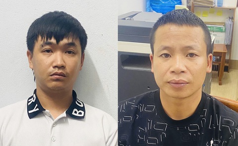 Đặng Võ Hiệp (áo trắng) và Nguyễn Đình Công tại cơ quan công an - Ảnh: VĂN ĐỨC Đặng Võ Hiệp (trái) và Nguyễn Đình Công tại cơ quan công an - Ảnh: VĂN ĐỨC
