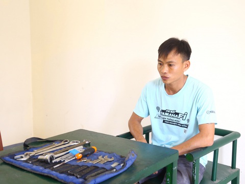 Bắt khẩn cấp nghi phạm chuyên trộm tài sản vào ban ngày- Ảnh 1. Nguyễn Văn Trọng cùng