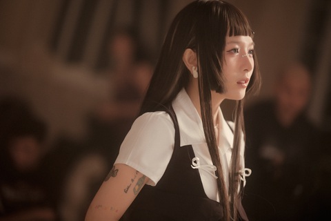 'Búp bê Vpop' Lena nhắn nhủ người cũ đã 'Quá trễ để xin lỗi'- Ảnh 2. Quá trễ để xin lỗi là thông điệp Lena muốn nhắn nhủ chính mình, khích lệ tiến về phía trước