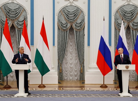 Thủ tướng Hungary Orban và Tổng thống Nga Putin thảo luận gì về Ukraine?- Ảnh 3. Tổng thống Nga và Thủ tướng Hungary tổ chức họp báo - Ảnh: REUTERS