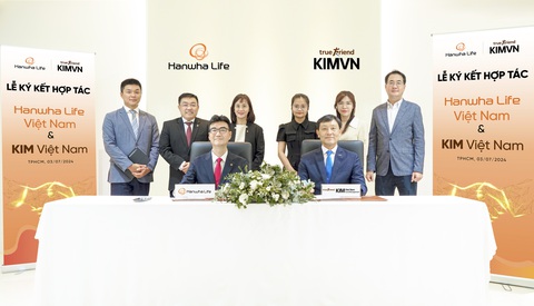 Hanwha Life Việt Nam hợp tác với công ty quản lý Quỹ KIM Việt Nam- Ảnh 1. Hoạt động ký kết nhằm đa dạng hóa cơ hội đầu tư cho khách hàng tham gia sản phẩm bảo hiểm