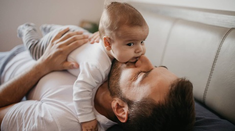 Não bộ đàn ông thay đổi khi làm cha- Ảnh 1. Cha mẹ sẽ học cách để thích nghi với vai trò mới. Đó chính là lúc những thay đổi trong não bộ xảy ra - Ảnh: SMA Baby Club