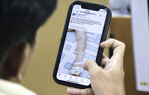 Trên các mạng xã hội xuất hiện tràn lan bài viết quảng cáo dịch vụ nhận truyền dịch tại nhà - Ảnh: TIẾN QUỐC Trên các mạng xã hội xuất hiện tràn lan bài viết quảng cáo dịch vụ nhận truyền dịch tại nhà - Ảnh: TIẾN QUỐC